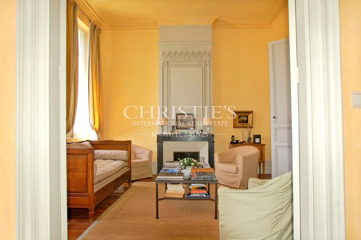 Charming property with a view of the Dordogne, gîte and vineyard