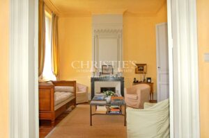 Charming property with a view of the Dordogne, gîte and vineyard