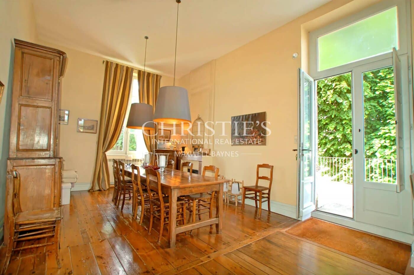 Charming property with a view of the Dordogne, gîte and vineyard