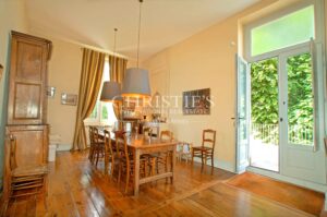Charming property with a view of the Dordogne, gîte and vineyard