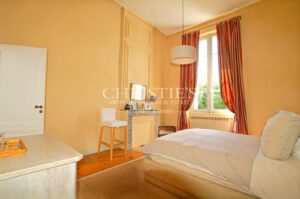 Charming property with a view of the Dordogne, gîte and vineyard