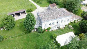 Charming property with a view of the Dordogne, gîte and vineyard