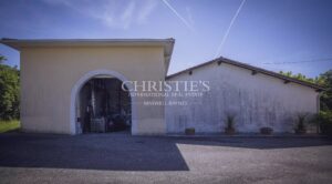 Petit domaine viticole avec trois maisons, 350m² avec piscine