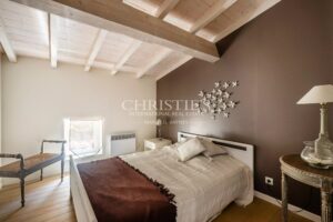 Petit domaine viticole avec trois maisons, 350m² avec piscine