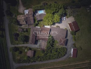 Petit domaine viticole avec trois maisons, 350m² avec piscine