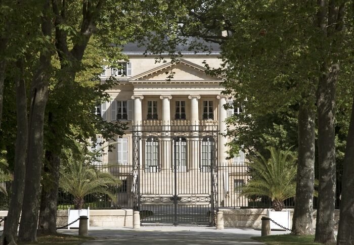 Médoc Wine: The Complete Guide to Bordeaux’s Left Bank Médoc Wine: The Complete Guide to Bordeaux’s Left Bank